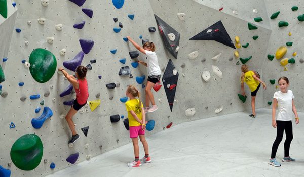 Gemeinsam am Boulderfels spannende Rätsel lösen und den Bouldersport kennenlernen